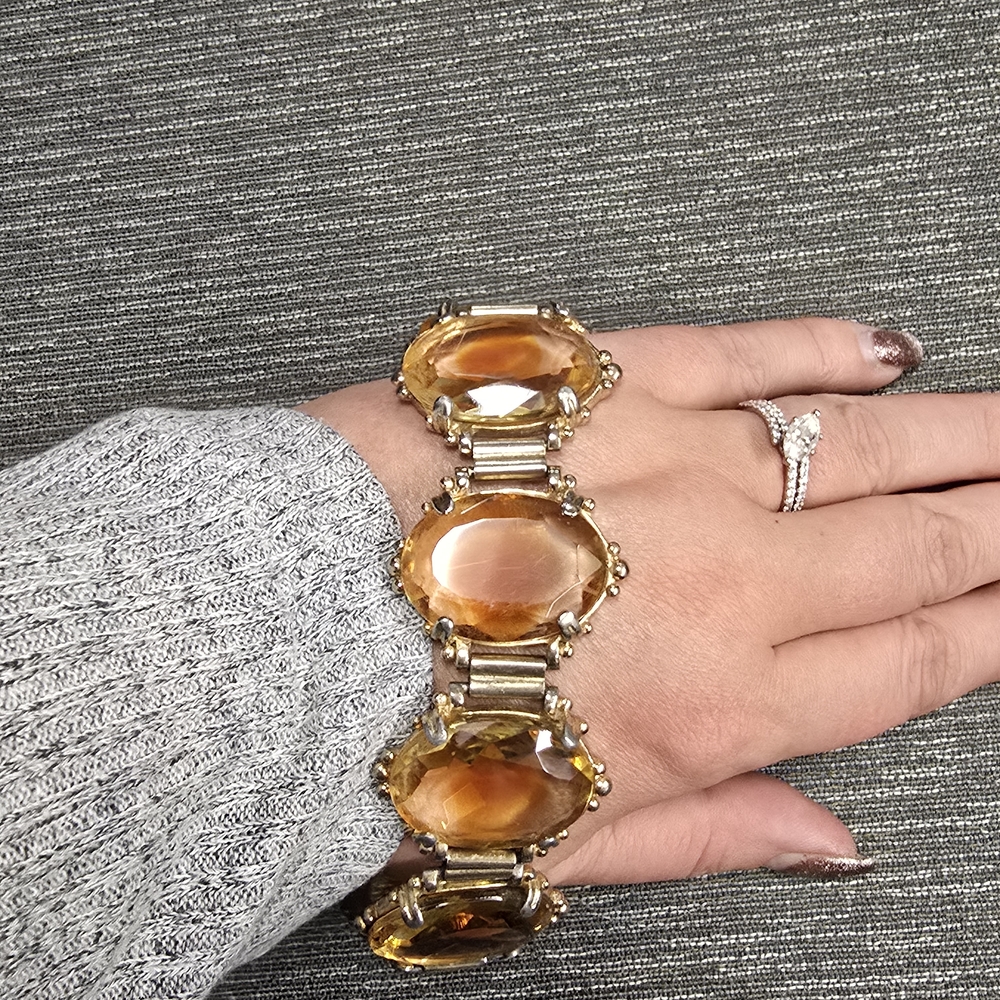 Elegant Gold Bracelet with Large Gemstones